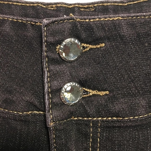 Alissa’s Jeans Highrise Cuff Stretch Denim Shorts - Picture 4 of 16